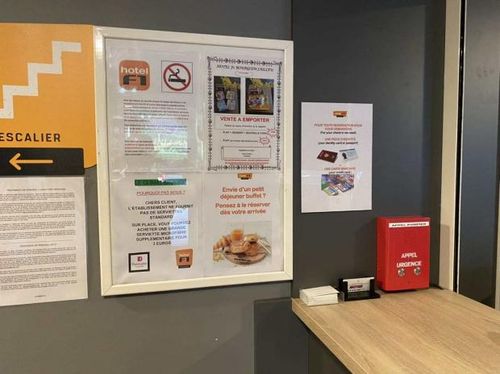 Ultimi blog aziendali su Progetto Hotel Francia--Con telefono di emergenza JR313-2B