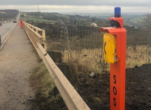 Ultime notizie aziendali su Colonne di programmazione a distanza del telefono di J&R 3G SOS per il bordo della strada nel Regno Unito
